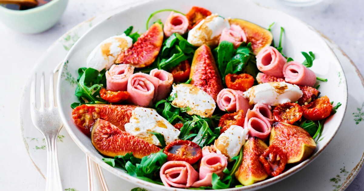 Une salade estivale à base de figues, roquette et jambon qui séduit à coup sûr