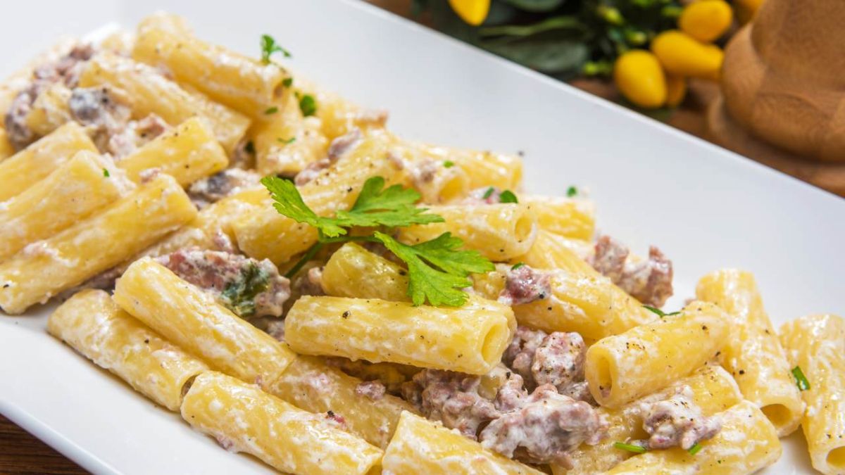 Un plat de tortiglioni réinventé : tomates, courgettes et taleggio à la maison