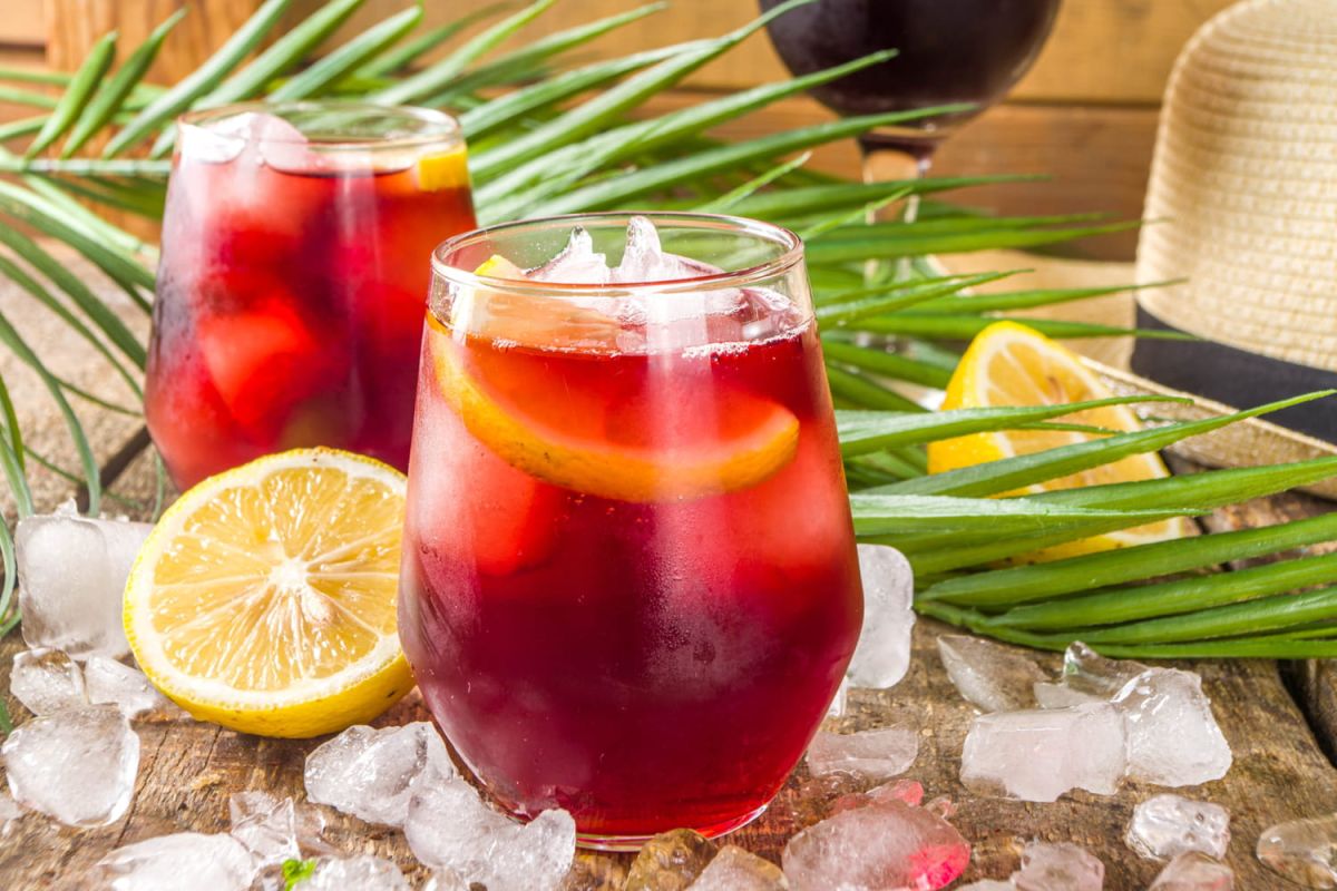 En Espagne, ce cocktail "parfait pour survivre à la chaleur" a officiellement détrôné la sangria