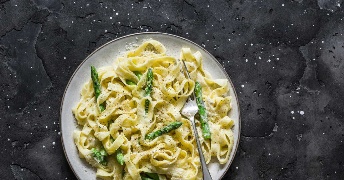 Spaghetti aux asperges et lardons : un régal facile à préparer
