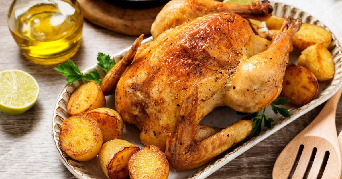 l'astuce de cyril lignac pour un poulet rôti croustillant à souhait