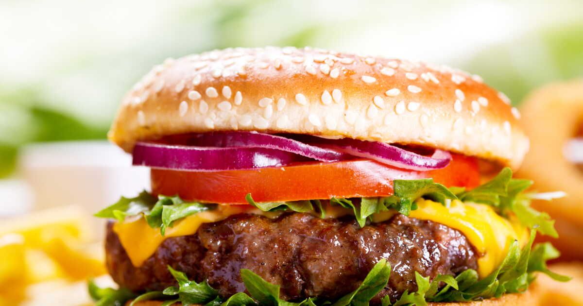 Découvrez la recette irrésistible du hamburger maison par Julie Andrieu
