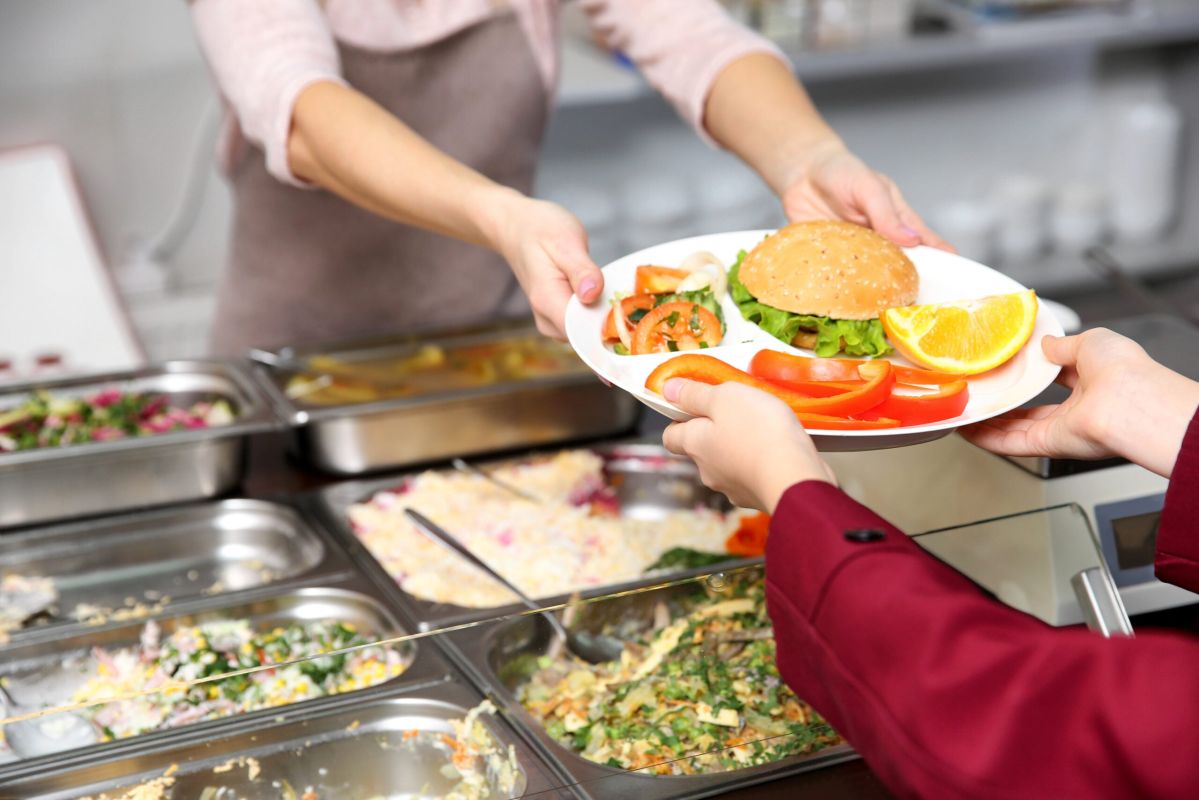 Une cantine sous le choc : 363 élèves victimes d'intoxication alimentaire