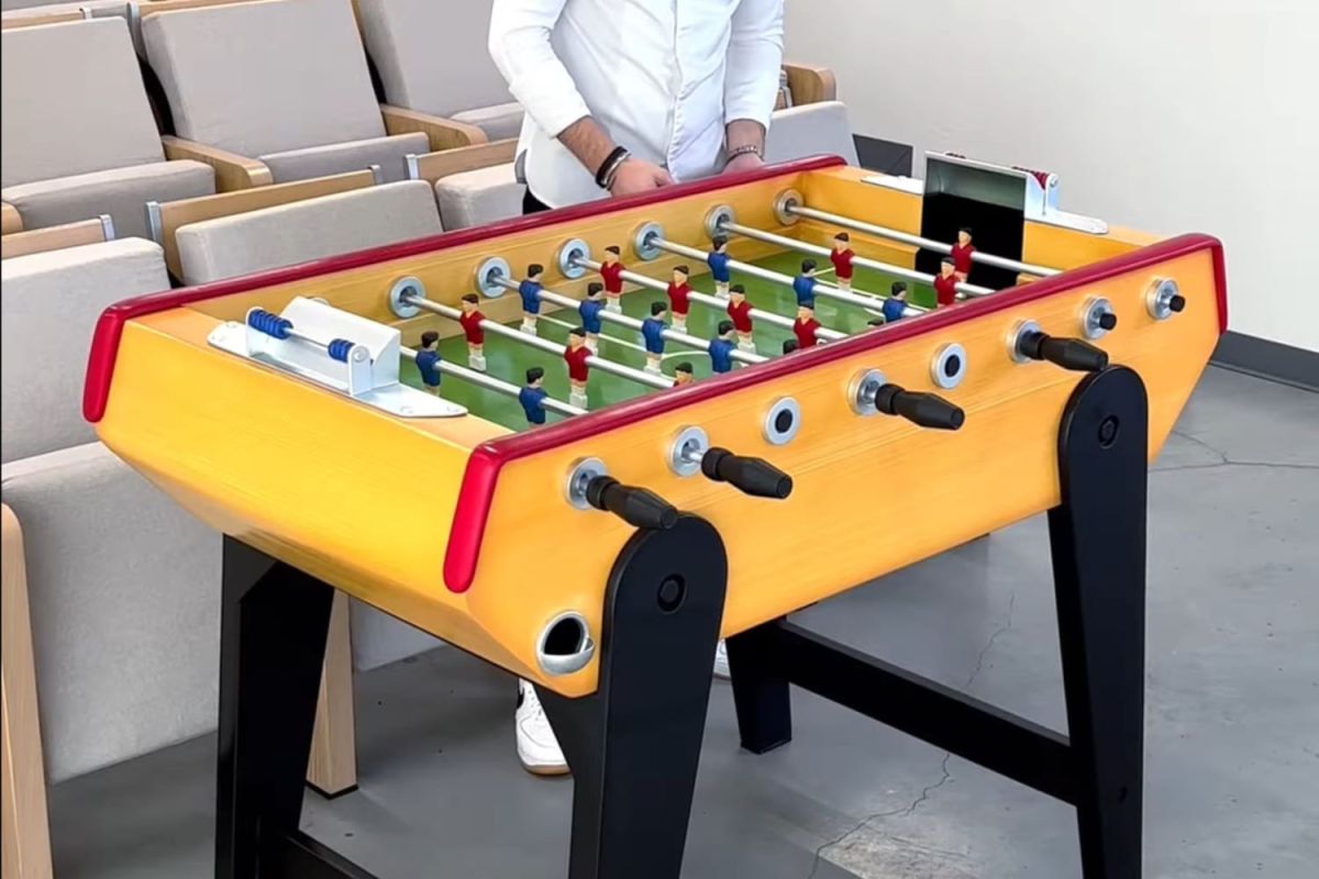 Un chef pâtissier crée un baby-foot en chocolat pour célébrer la Coupe du monde