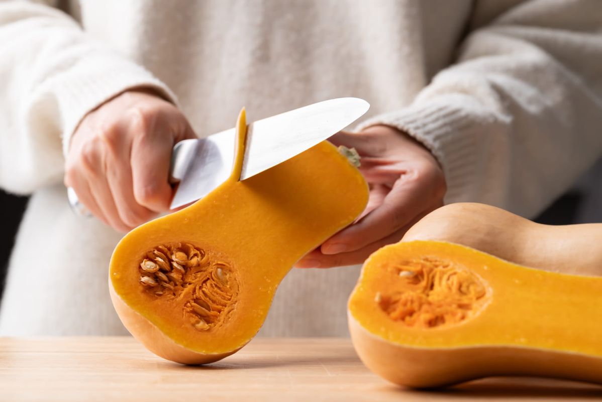 La méthode infaillible pour découper une courge butternut en toute sécurité