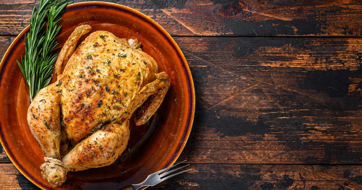 Découvrez le secret infaillible d'un chef pour un poulet rôti parfaitement cuit