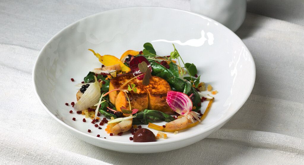 Foie gras et anguille fumée : une symphonie de saveurs en assiette