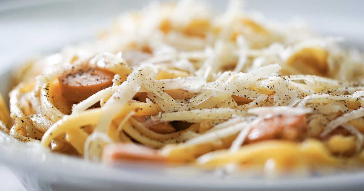 Les secrets des pâtes cacio e pepe révélés par Julie Andrieu