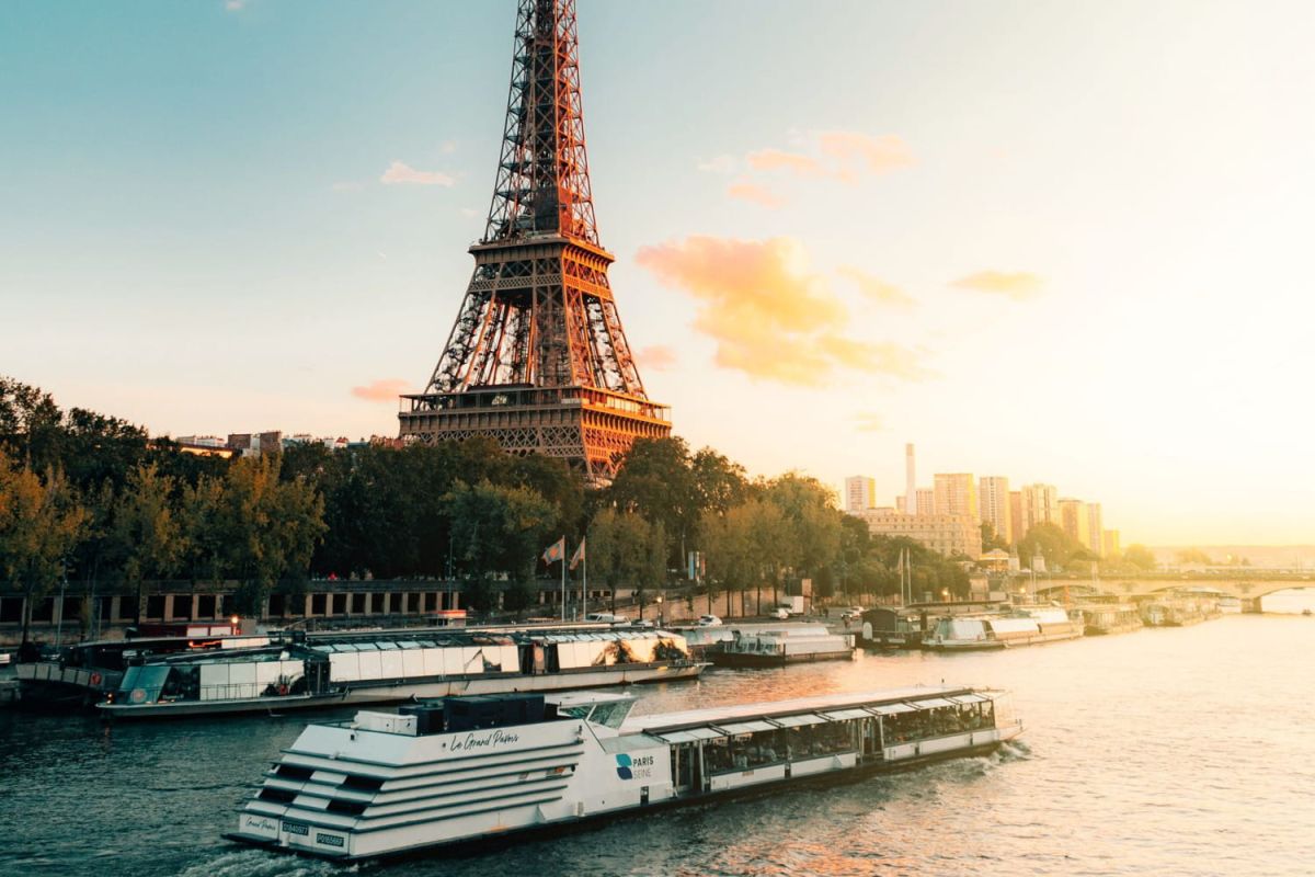 Où savourer un repas sur la Seine à Paris ?