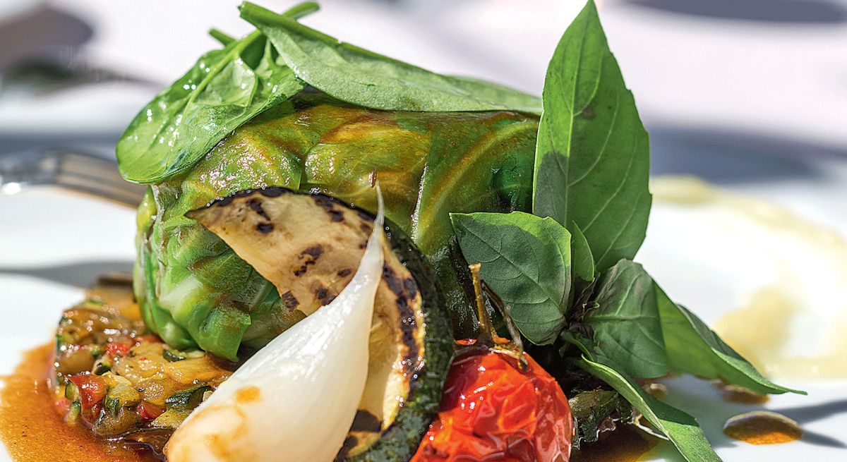 Épaule d’agneau braisée aux citrons confits, ratatouille provençale