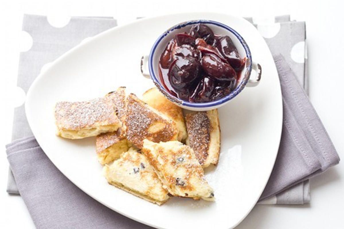 Kaiserschmarrn et Zwetschkenröster : un délice autrichien à savourer