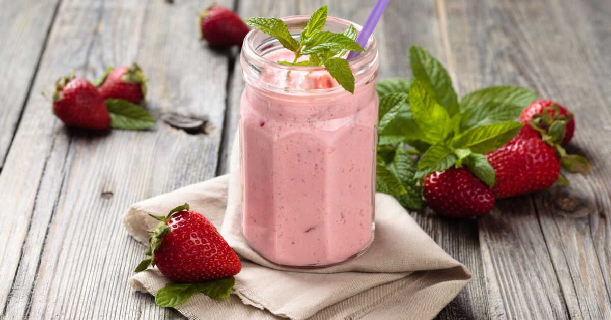 Un milkshake aux fraises irrésistible : recette rapide et facile pour vous rafraîchir