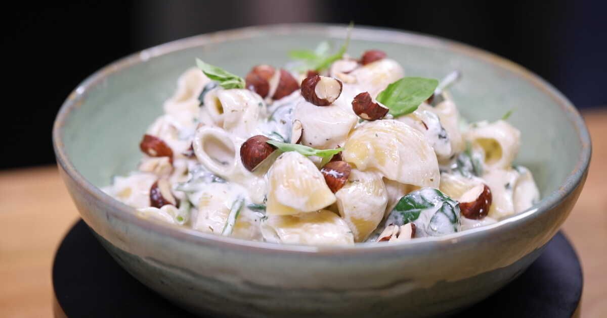 Baked feta pasta : la recette rapide et savoureuse des pâtes à la ricotta et aux épinards