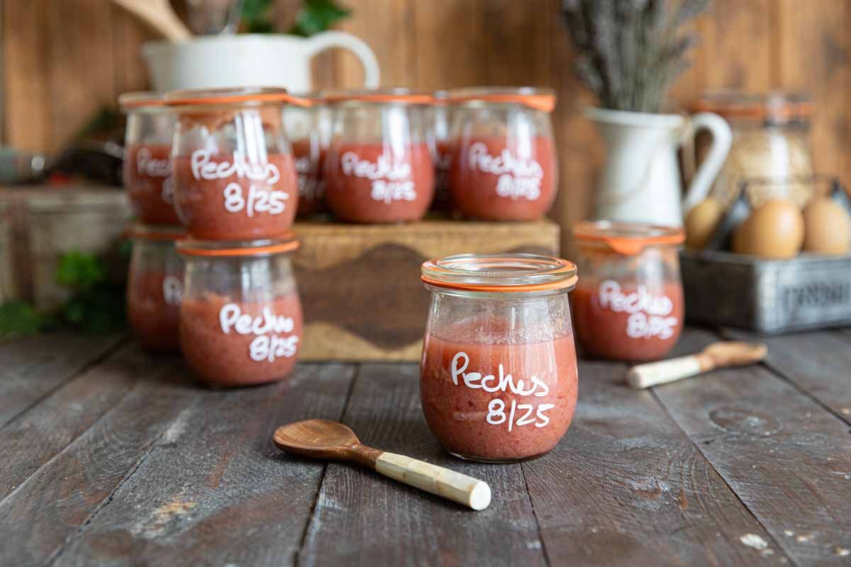 Compote de pêches en bocal
