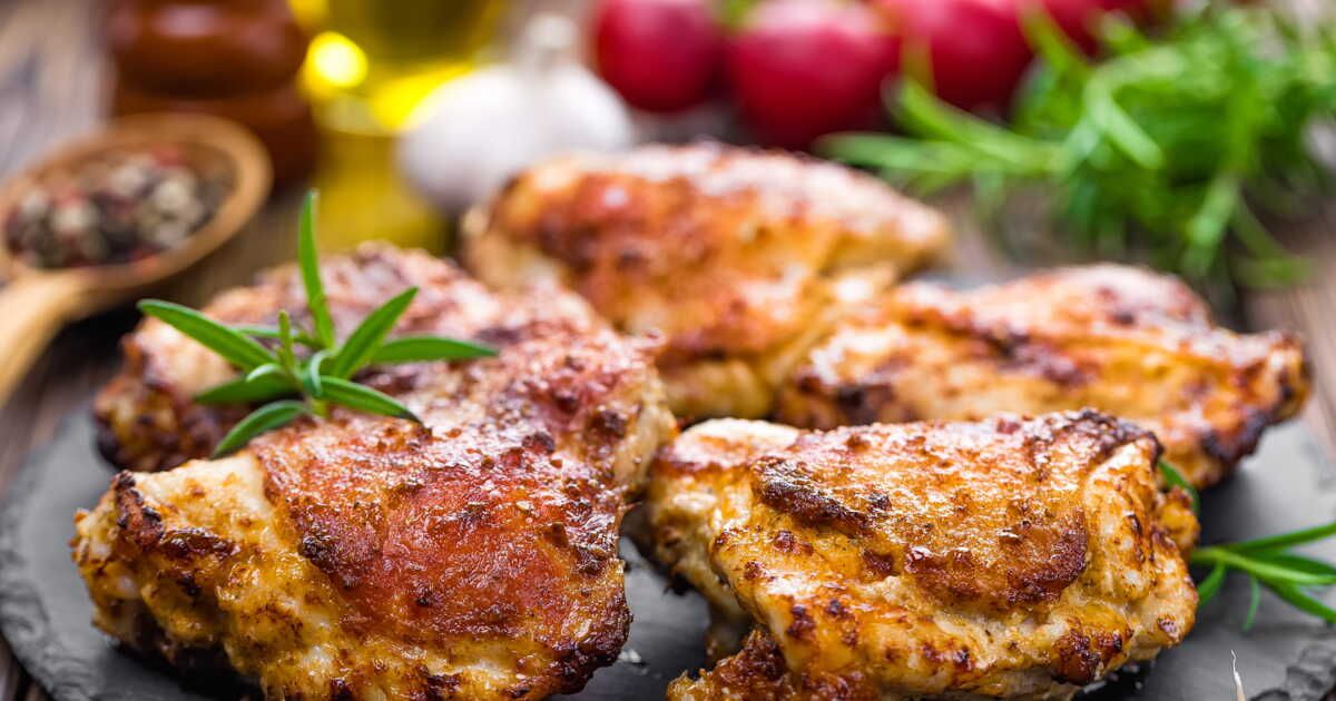 Une grillade de poulet en crapaudine à la tapenade d'olives vertes qui va ravir vos papilles