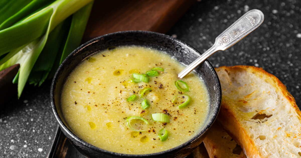 La recette réconfortante de la soupe de poireaux et pommes de terre de Bernard Loiseau