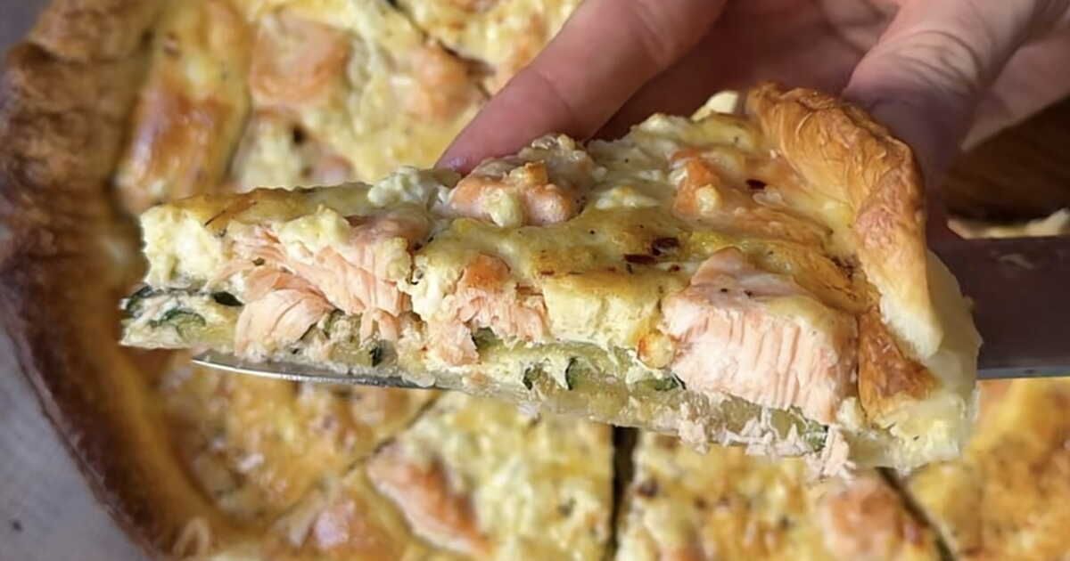 À manger chaud ou froid : la recette de la quiche saumon courgette
