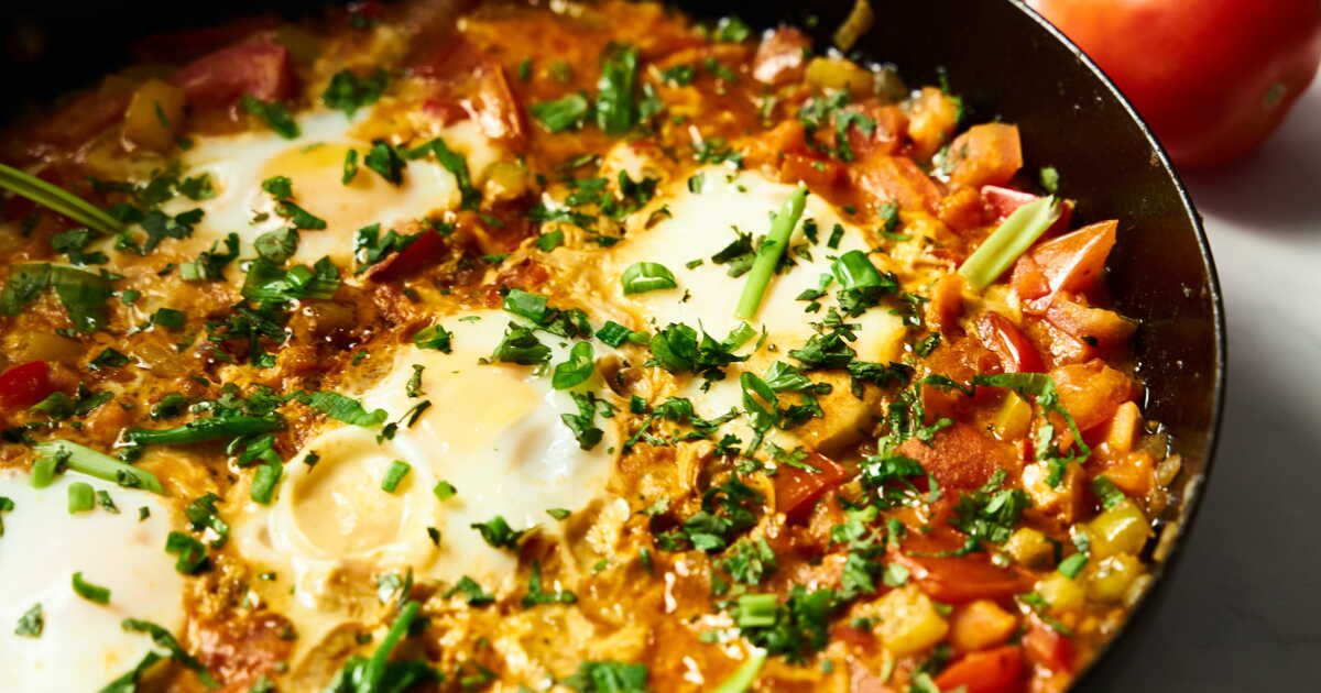 Chakchouka estivale : révélez les saveurs de la courgette et de la feta