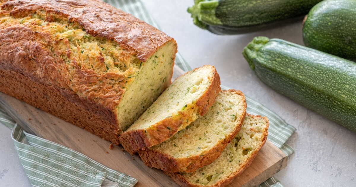 Dégustez le cake apéro de Cyril Lignac : courgette et chèvre