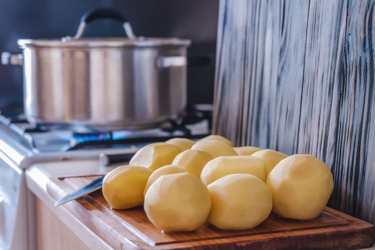 Astuces pour éplucher vos pommes de terre en un rien de temps