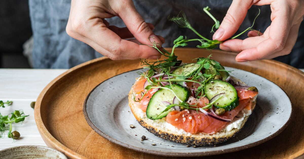 Des tartines salées sans cuisson pour un repas estival rapide et savoureux
