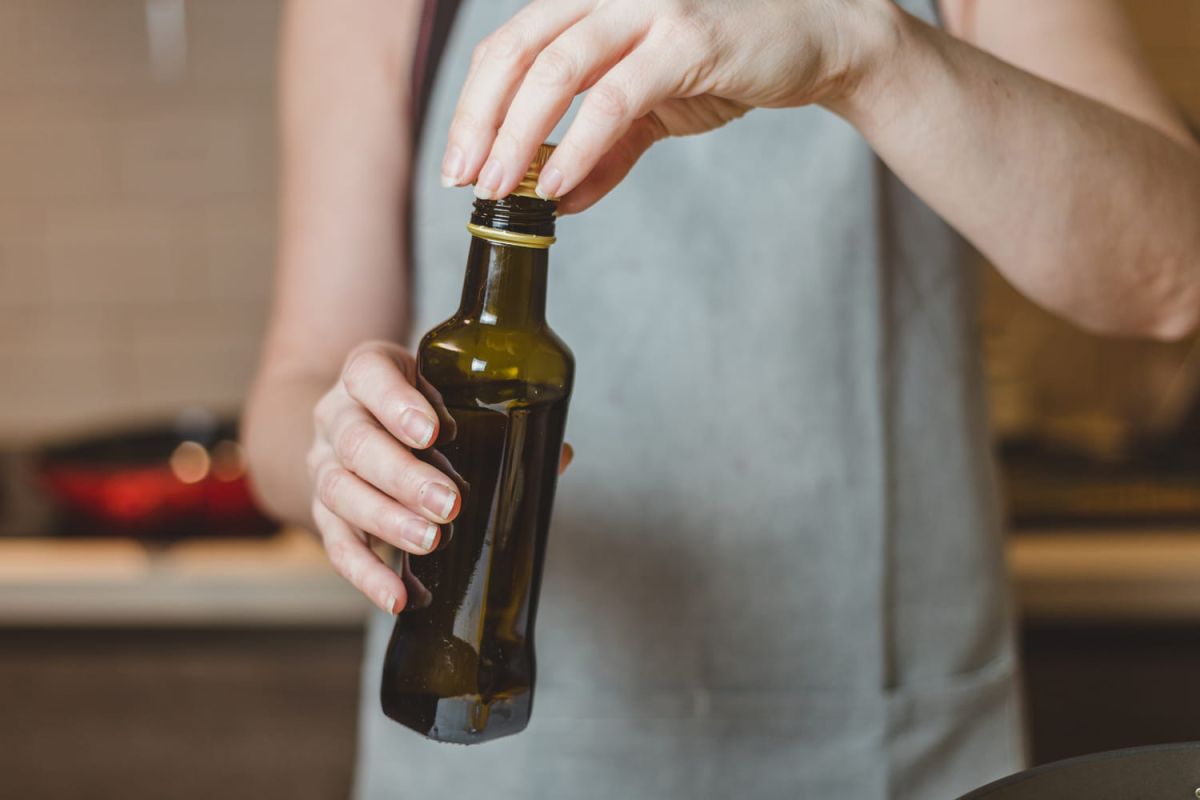 découvrez la durée de conservation de votre huile d'olive entamée