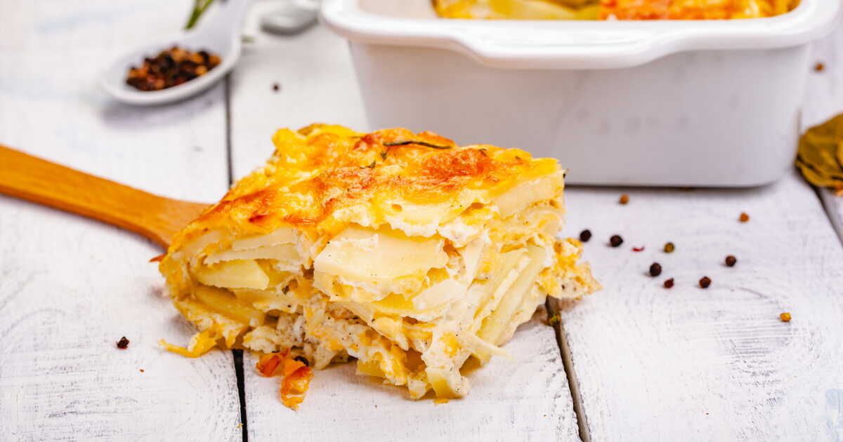 Un dîner savoureux et réconfortant : le mille-feuille de pommes de terre au fromage