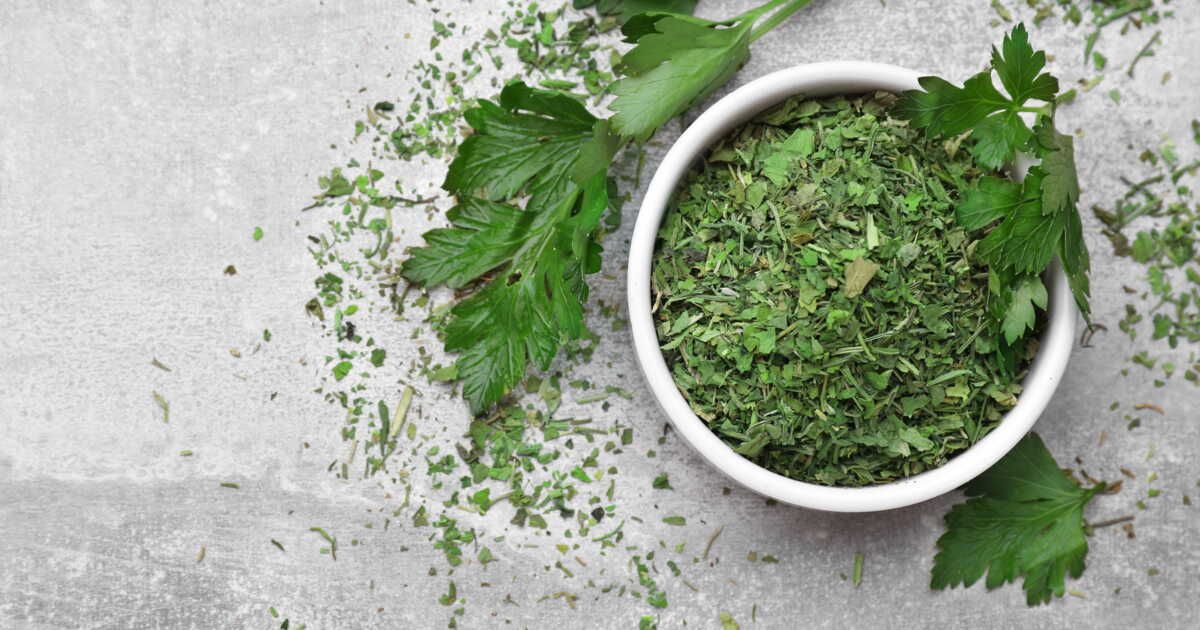 Découvrez l'art de préparer des herbes séchées comme grand-mère