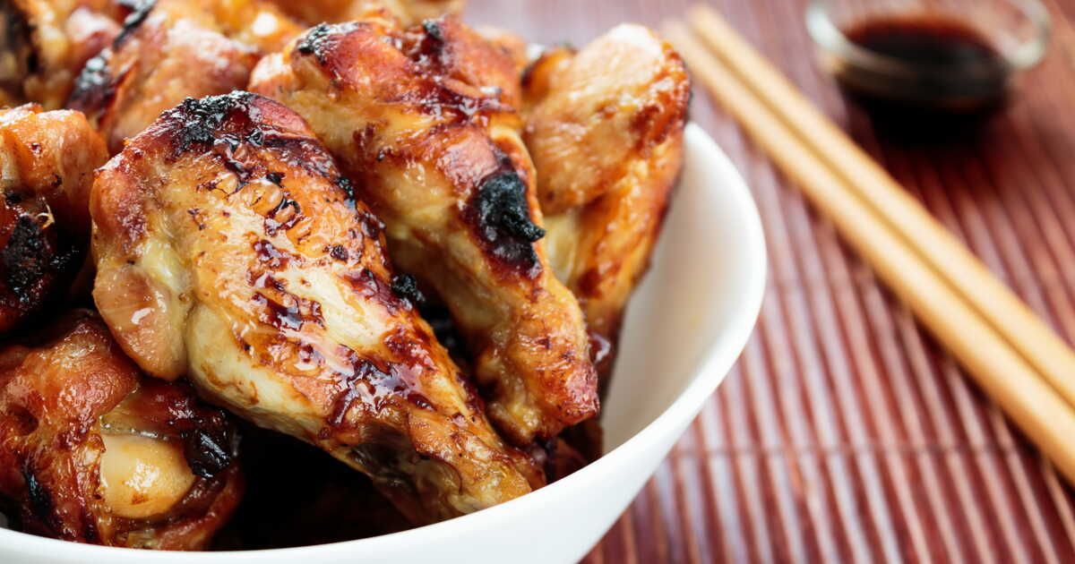 Des cuisses de poulet à l'asiatique pour un dîner rapide et délicieux