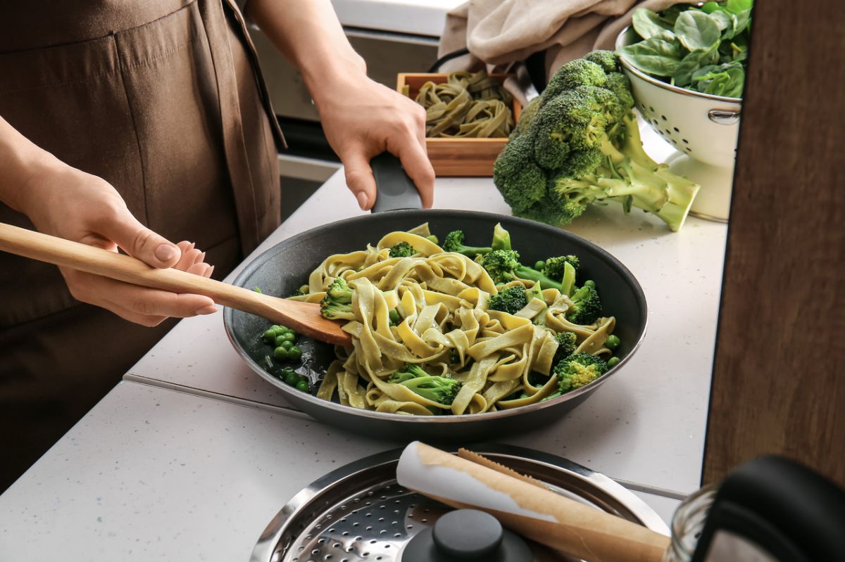 Un ustensile en bois qui révolutionne la cuisine saine